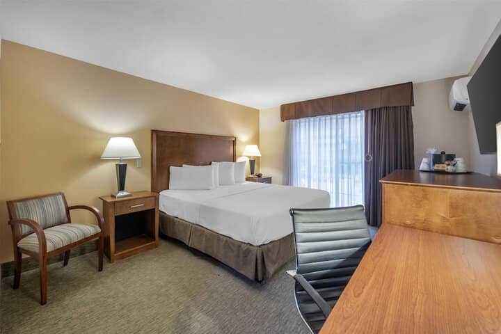 Room 17 of 38